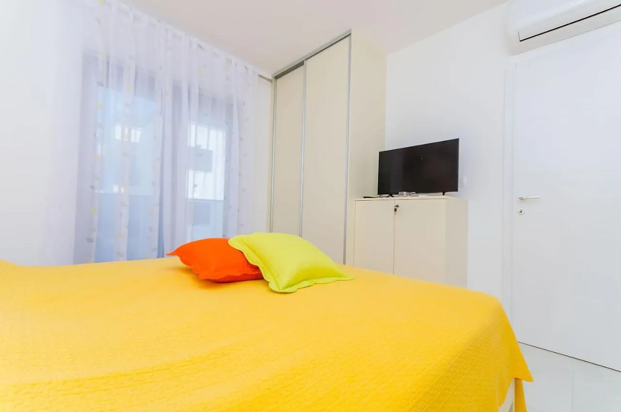 Apartment Linda Trogir 0*,  Croatia